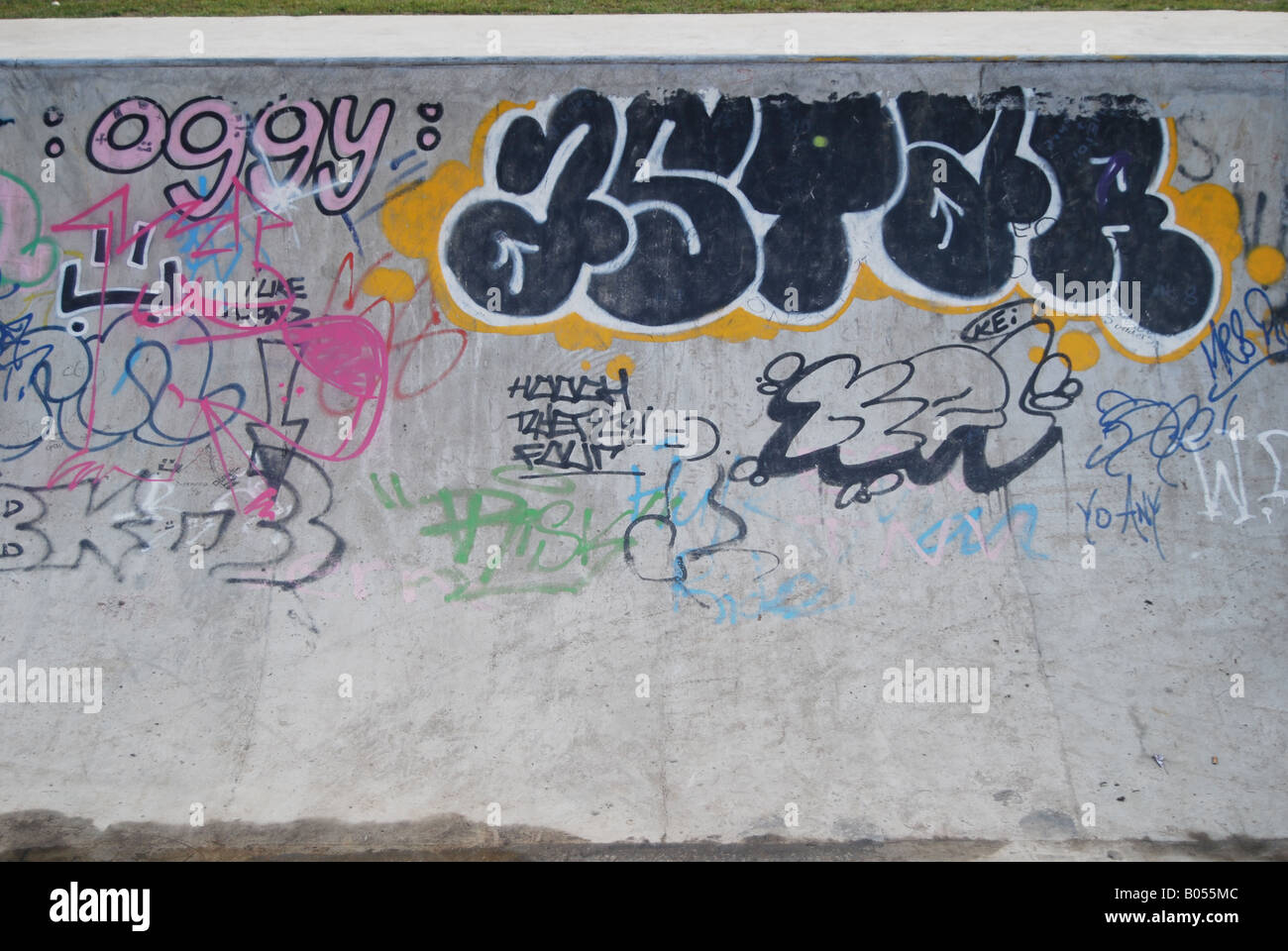 Gang graffiti hires stock photography and images Alamy