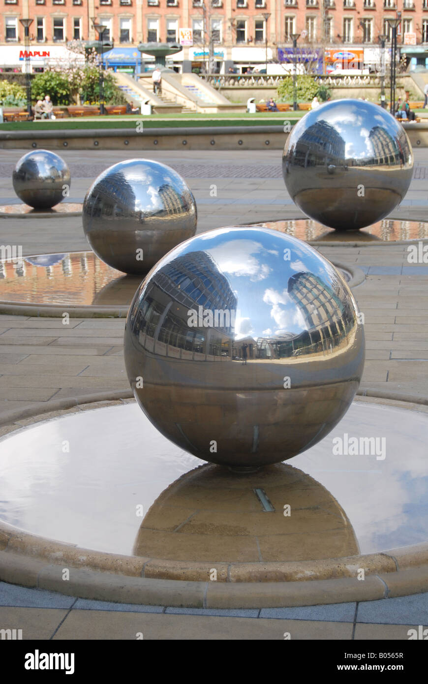 Sheffield Winter Gardens Public art metal Sculptures reflections fountains Peace Gardens Stock Sheffield Winter Gardens Public art metal Sculptures reflections fountains Peace Gardens Stock