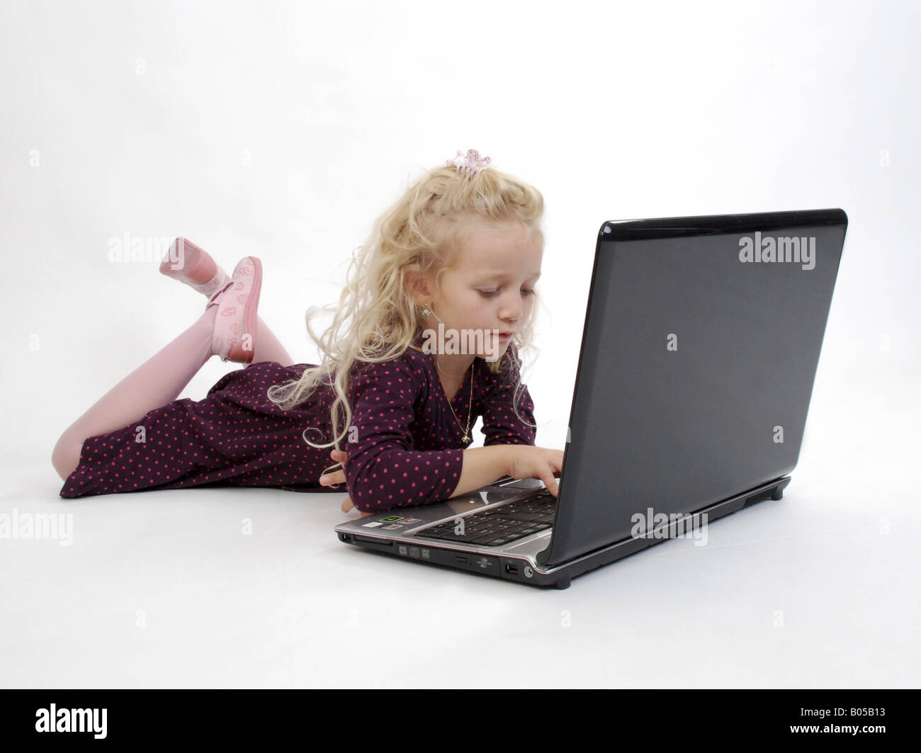 Girls using laptops hi-res stock photography and images - Alamy