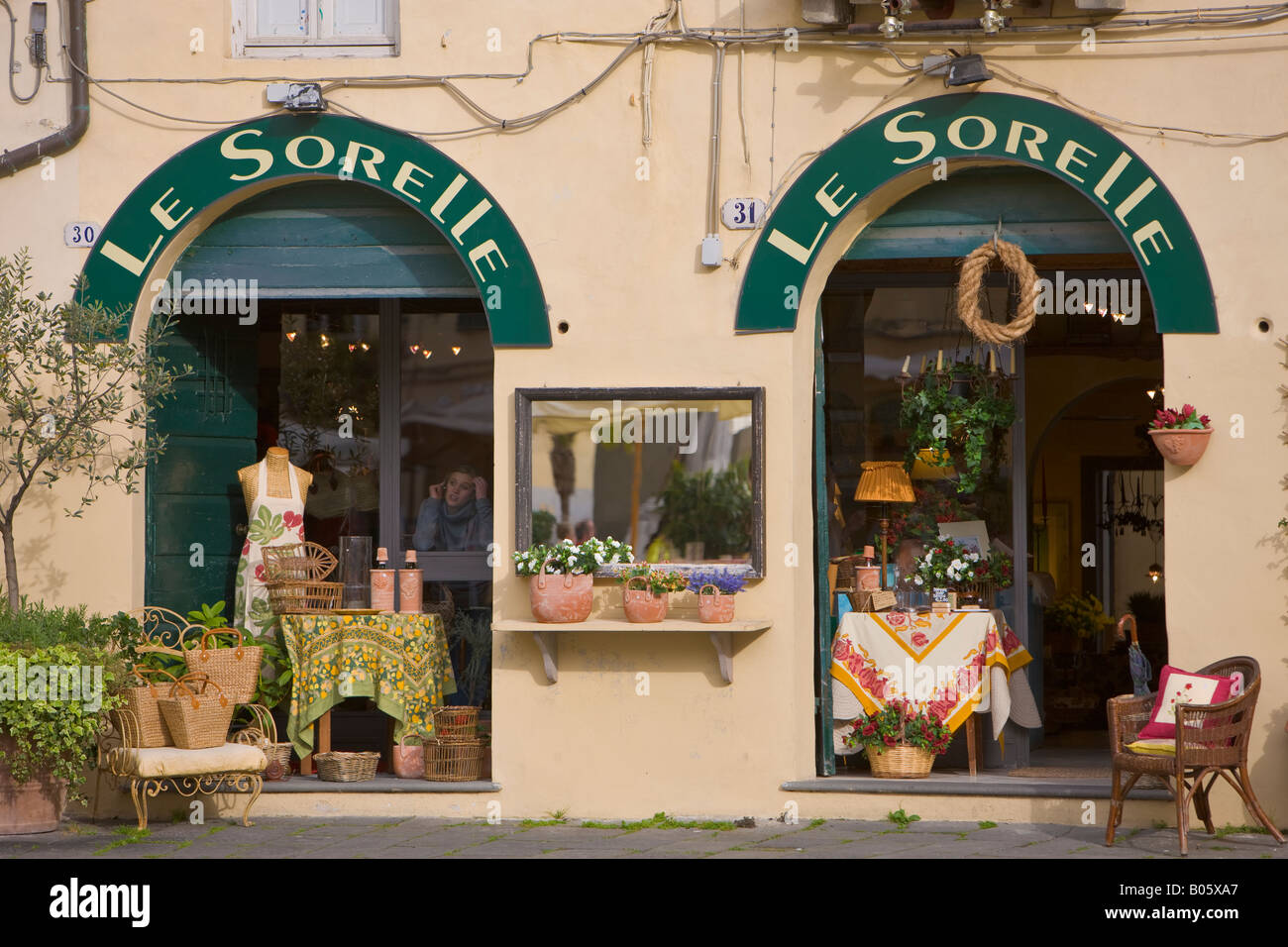 Shops lining the Old Roman Amphitheatre, Piazza Anfiteatro, City of Lucca, Province of Lucca, Region of Tuscany, Italy, Europe. Stock Photo