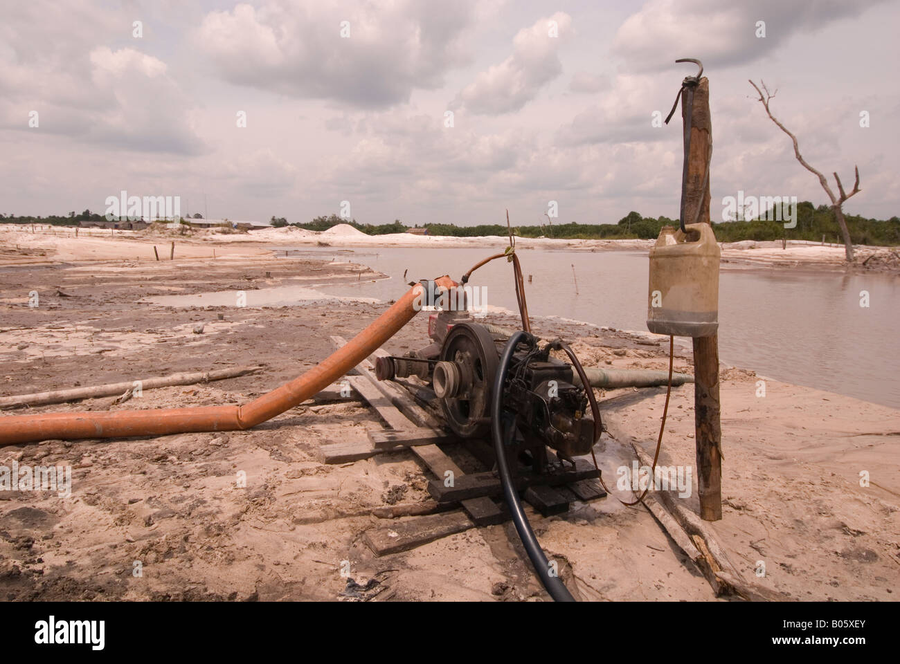 Zircon mine hires stock photography and images Alamy