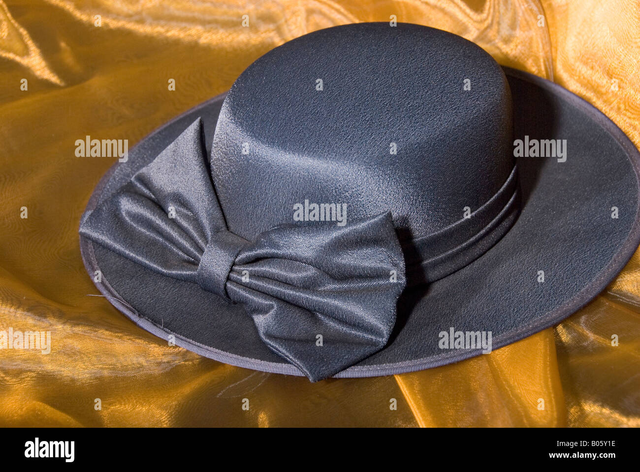 Vintage Black Wool Wide Brim Bow Dress Hat USA Church‎ Formal Round Crown Black Wool Dress Hat Horsehair Crin Bow | Mercari main image 4