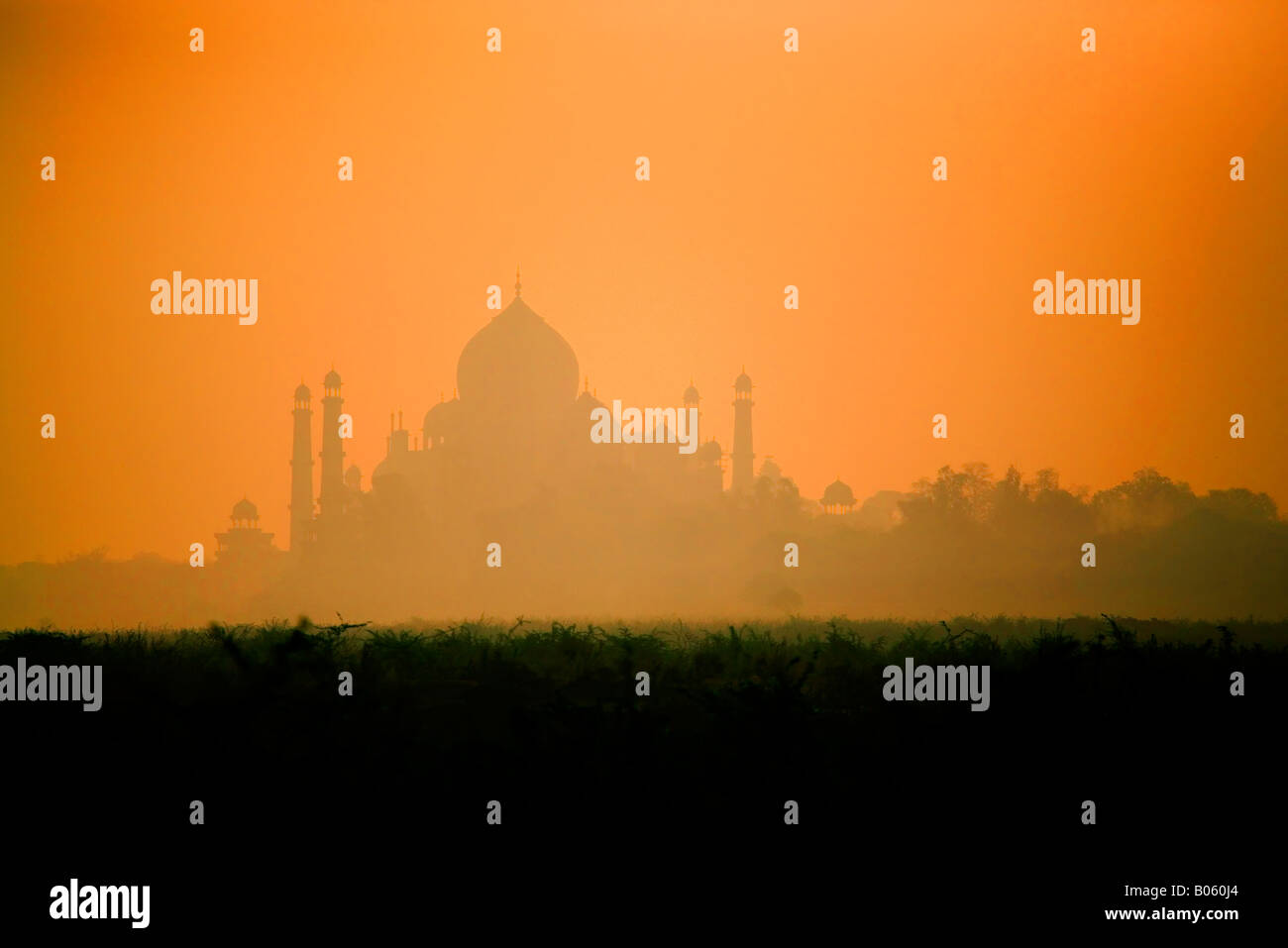 Sunrise over the Taj Mahal, Agra, India Stock Photo