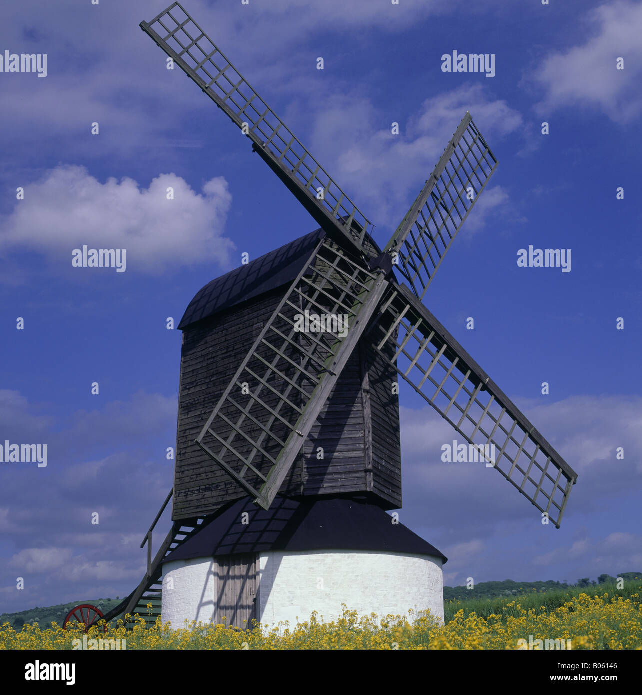 Windmill Wooden sails Field PITSTONE BUCKINGHAMSHIRE ENGLAND Stock Photo