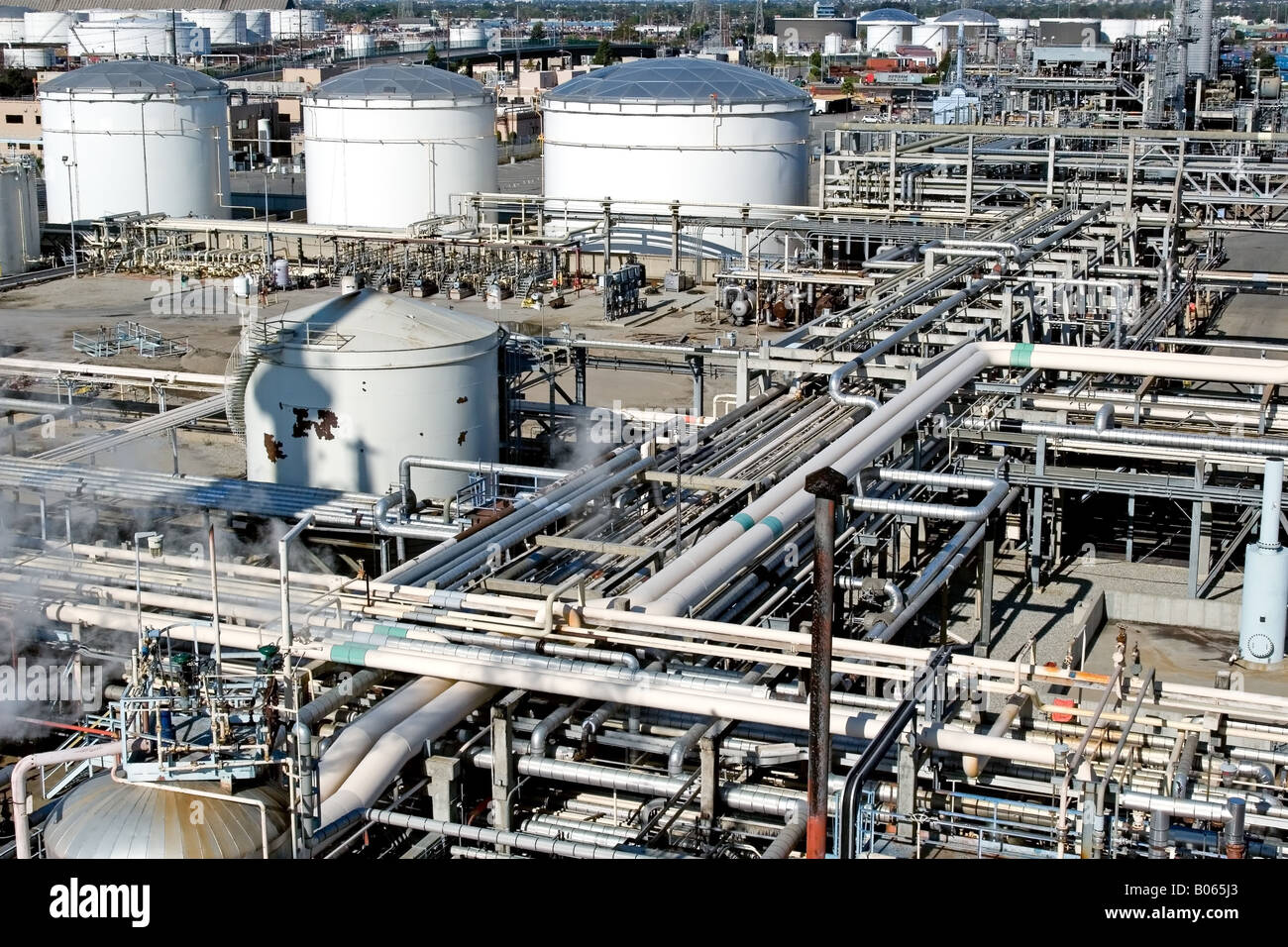 Oil refinery for making gasoline diesel and other fuels along with