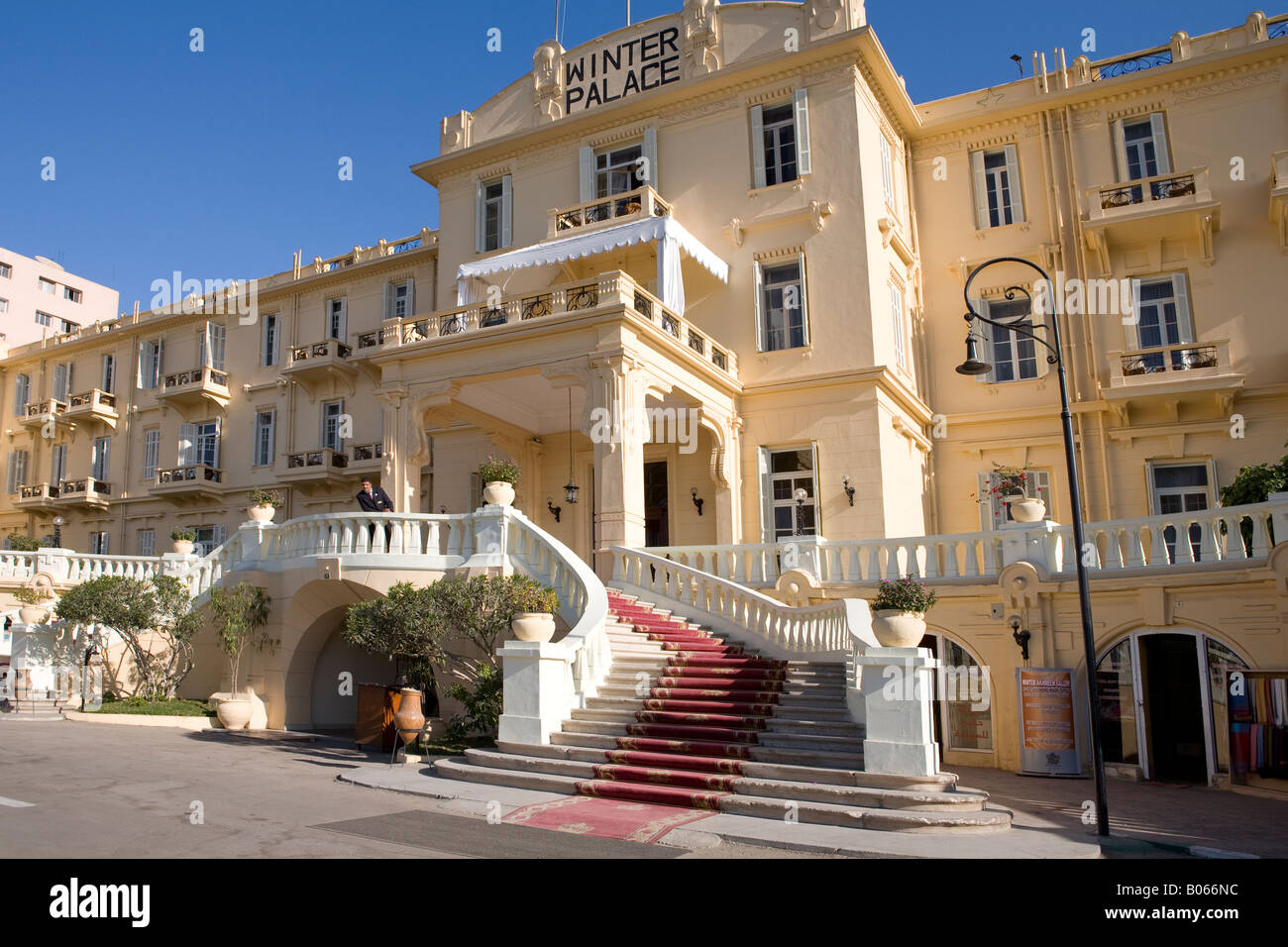 Main entrance to the Old Winter Palace Hotel, Nile Corniche, Luxor, Egypt Stock Photo