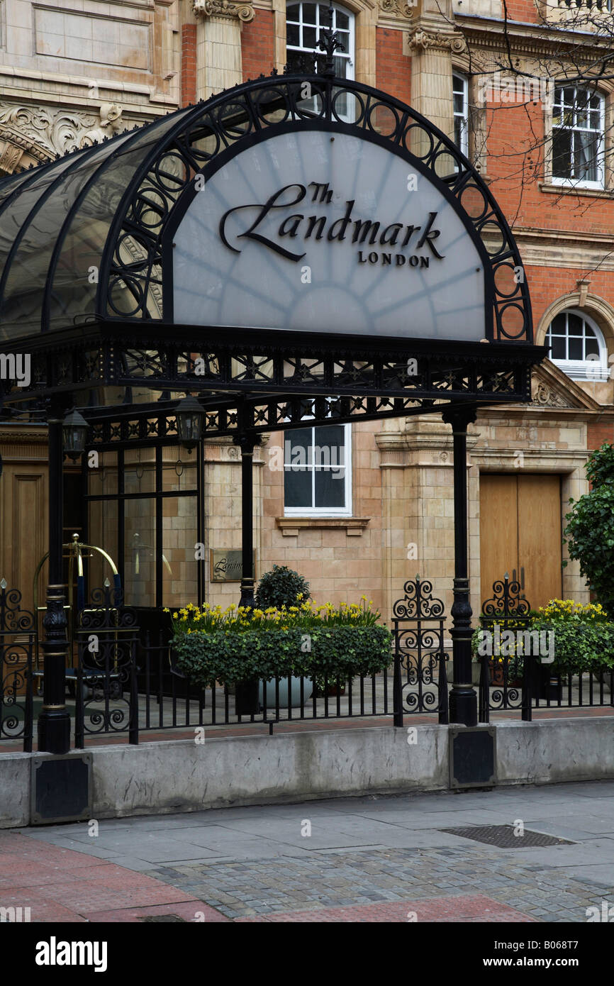 Hotel entrance porch hires stock photography and images Alamy