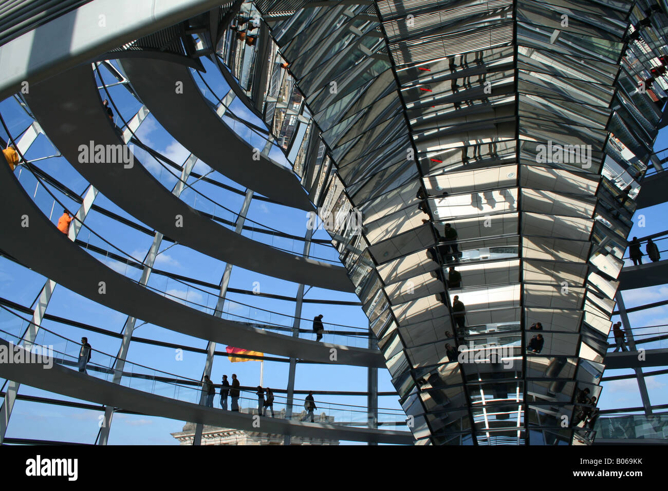 Visitors on the ramps in Berlin's Reichstag Stock Photo - Alamy