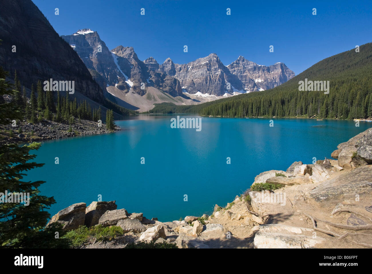 Lake Moraine and Valley of 10 Peaks (Wenkchemna Peaks) at sunrise, Banff National Park, Alberta, Canada Stock Photo