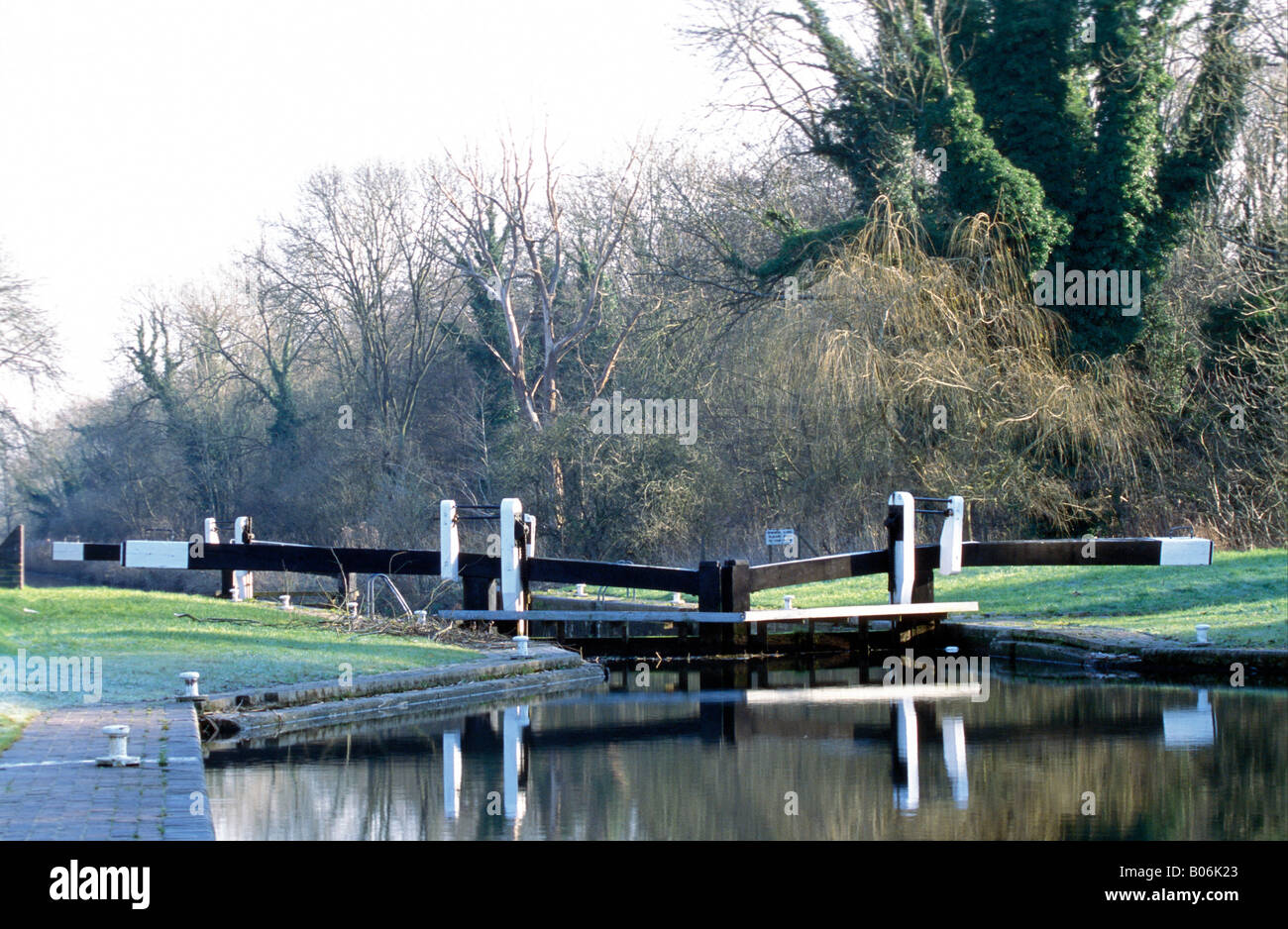 Kennet canal lock gates at Thatcham, Berkshire, UK Stock Photo