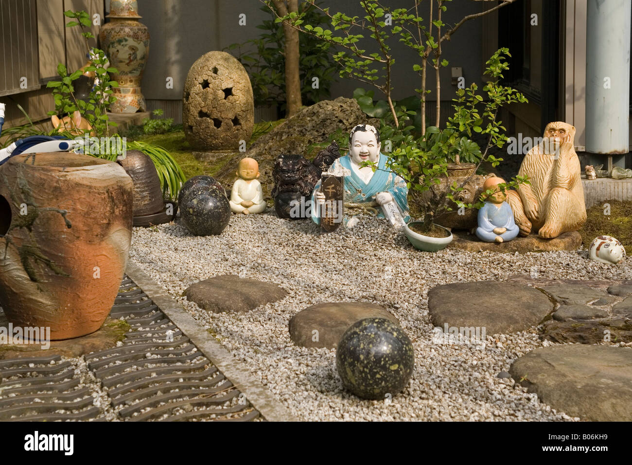 Garden figures hi-res stock photography and images - Alamy