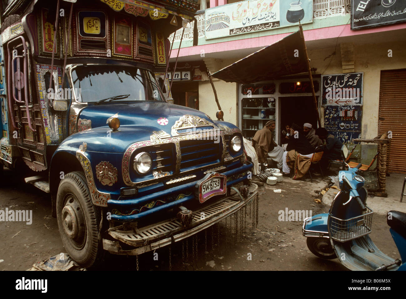 Pakistan Swat Valley Mingora decorated truck outside chai tea stall Stock Photo