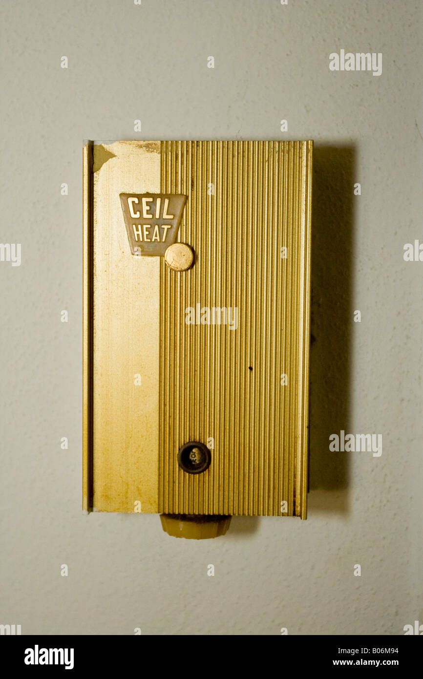 Old Residential Thermostatic Heating Control Stock Photo - Alamy