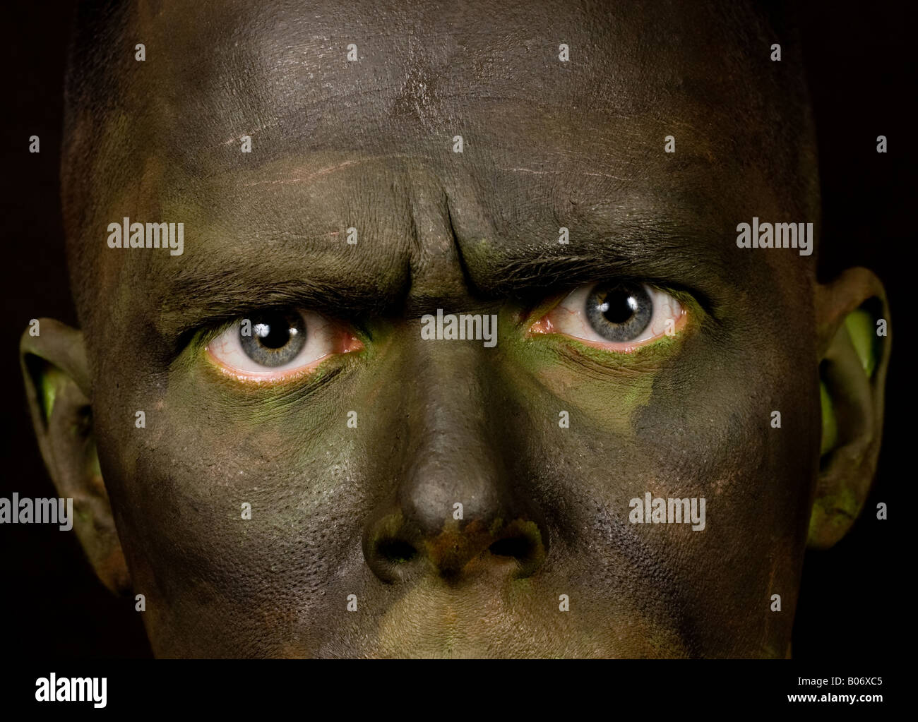 camouflage-soldiers-face-B06XC5.jpg