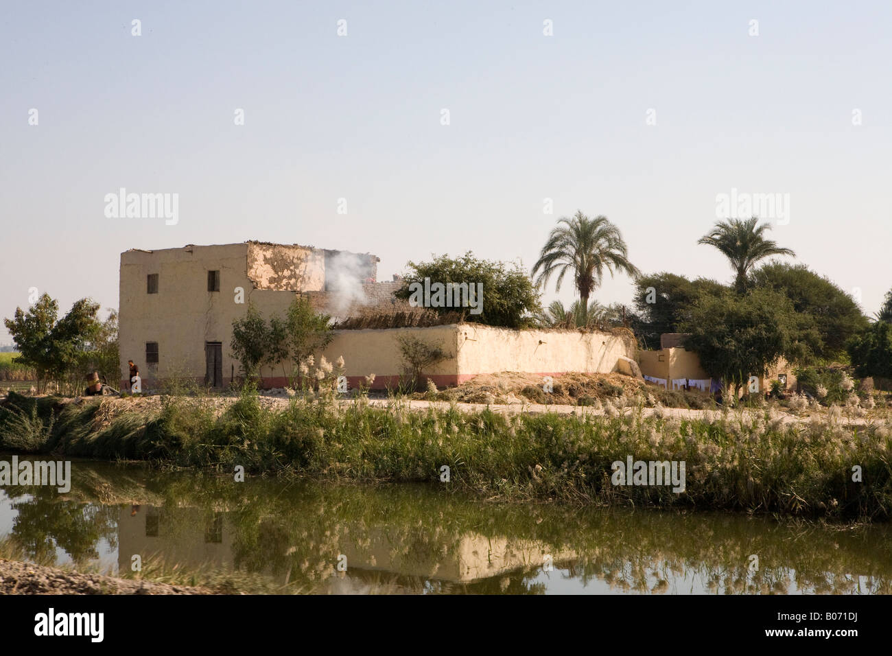 Traditional Egyptian houses at canal edge, Luxor, Egypt, North Africa