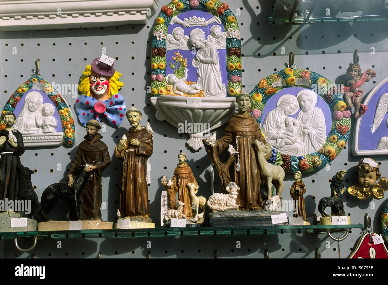 italy, umbria, assisi, souvenirs shop Stock Photo Alamy