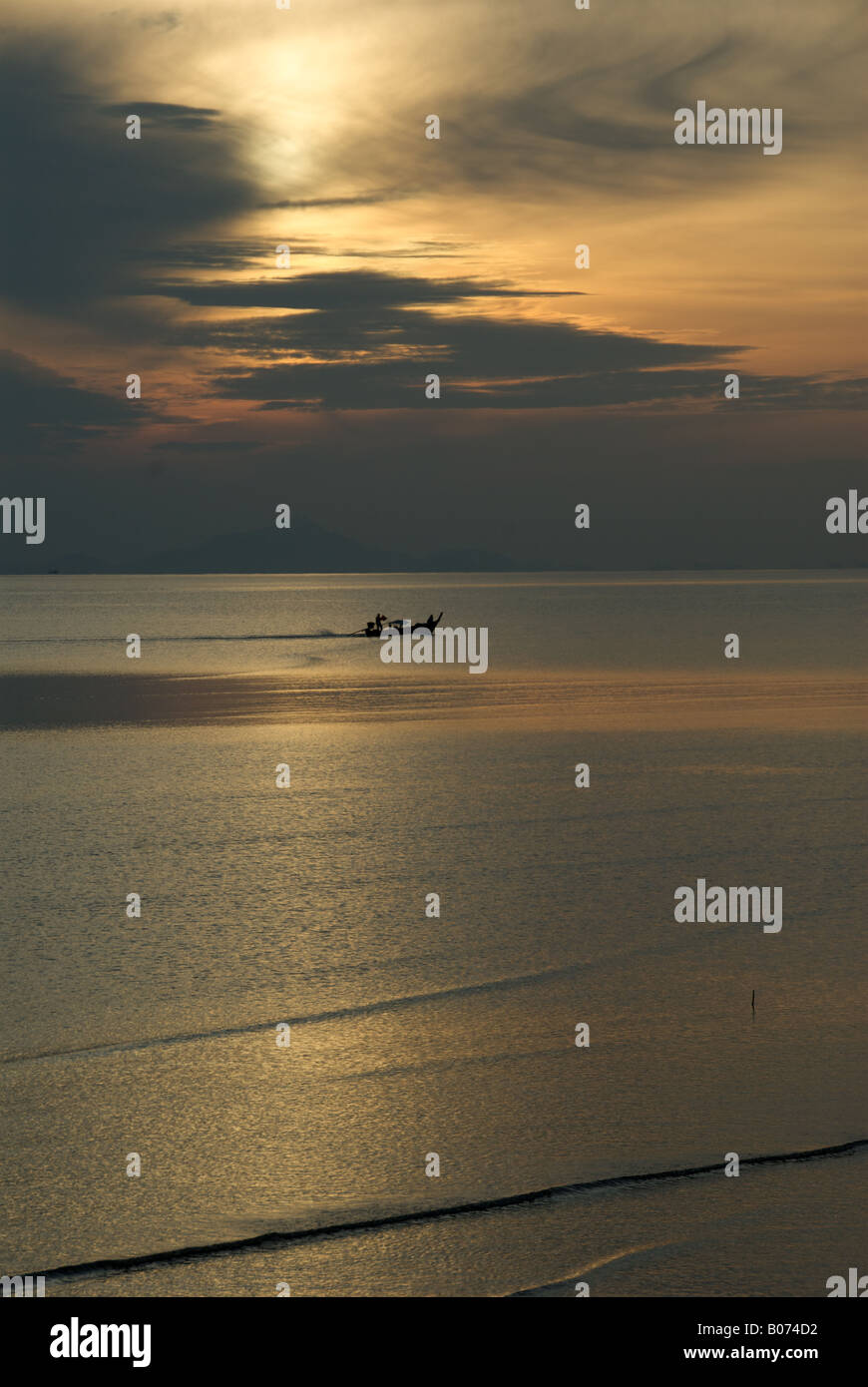 Fishing boat in sunset sea hi-res stock photography and images - Alamy