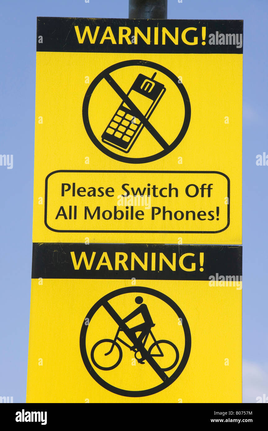 Mobile phone warning sign hires stock photography and images Alamy