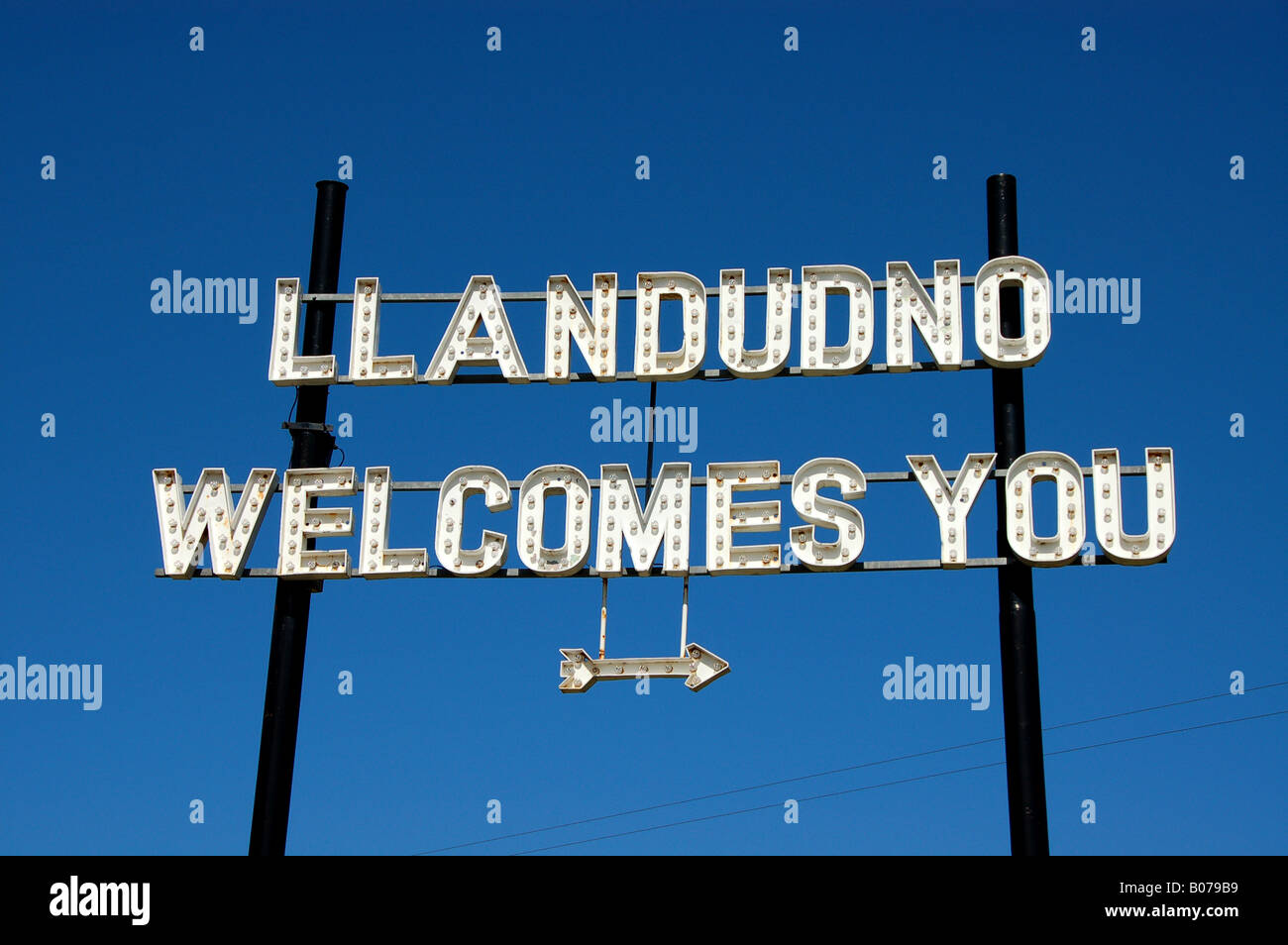 "Llandudno Welcomes You" sign, Llandudno, North Wales Stock Photo