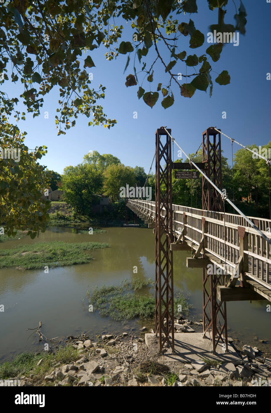 Swinging bridges hi-res stock photography and images - Alamy