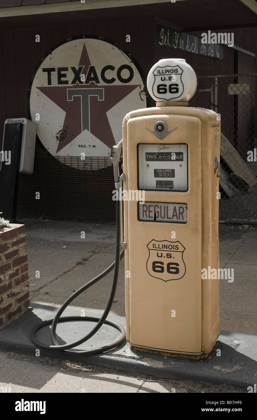 USA, Illinois, Route 66, Williamsville, Old Gas Station, Gas Pumps