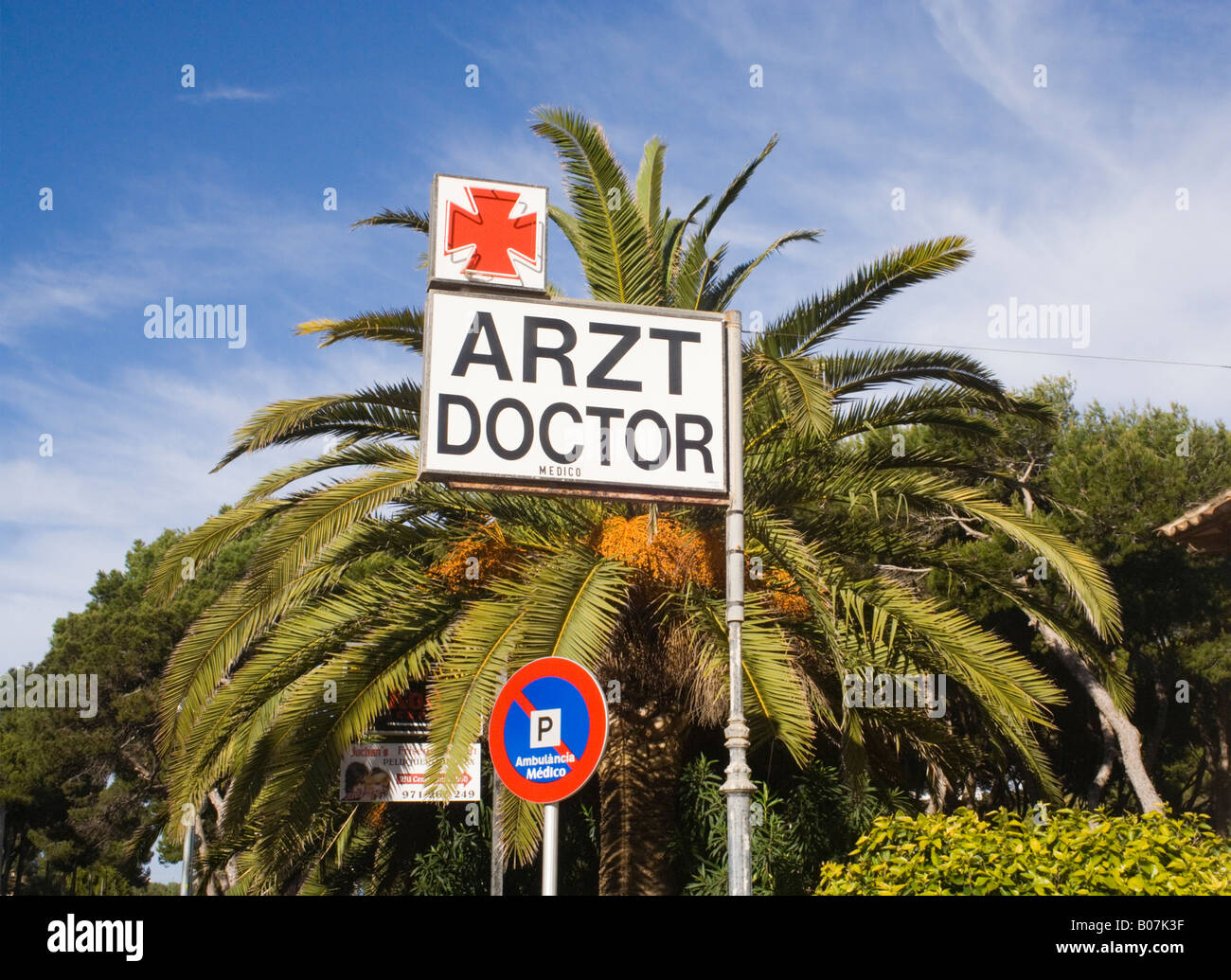 For the benefit of foreign tourists, a Doctor's clinic sign in English and  German in Palma, Majorca (Mallorca Stock Photo - Alamy