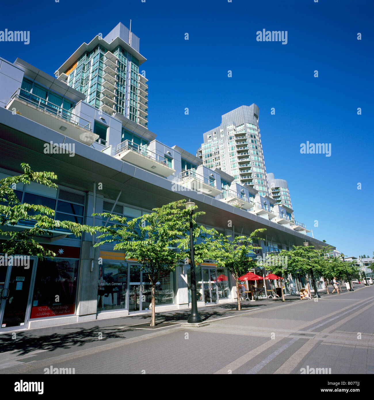 Neighbourhood store canada hi-res stock photography and images - Page 2 -  Alamy