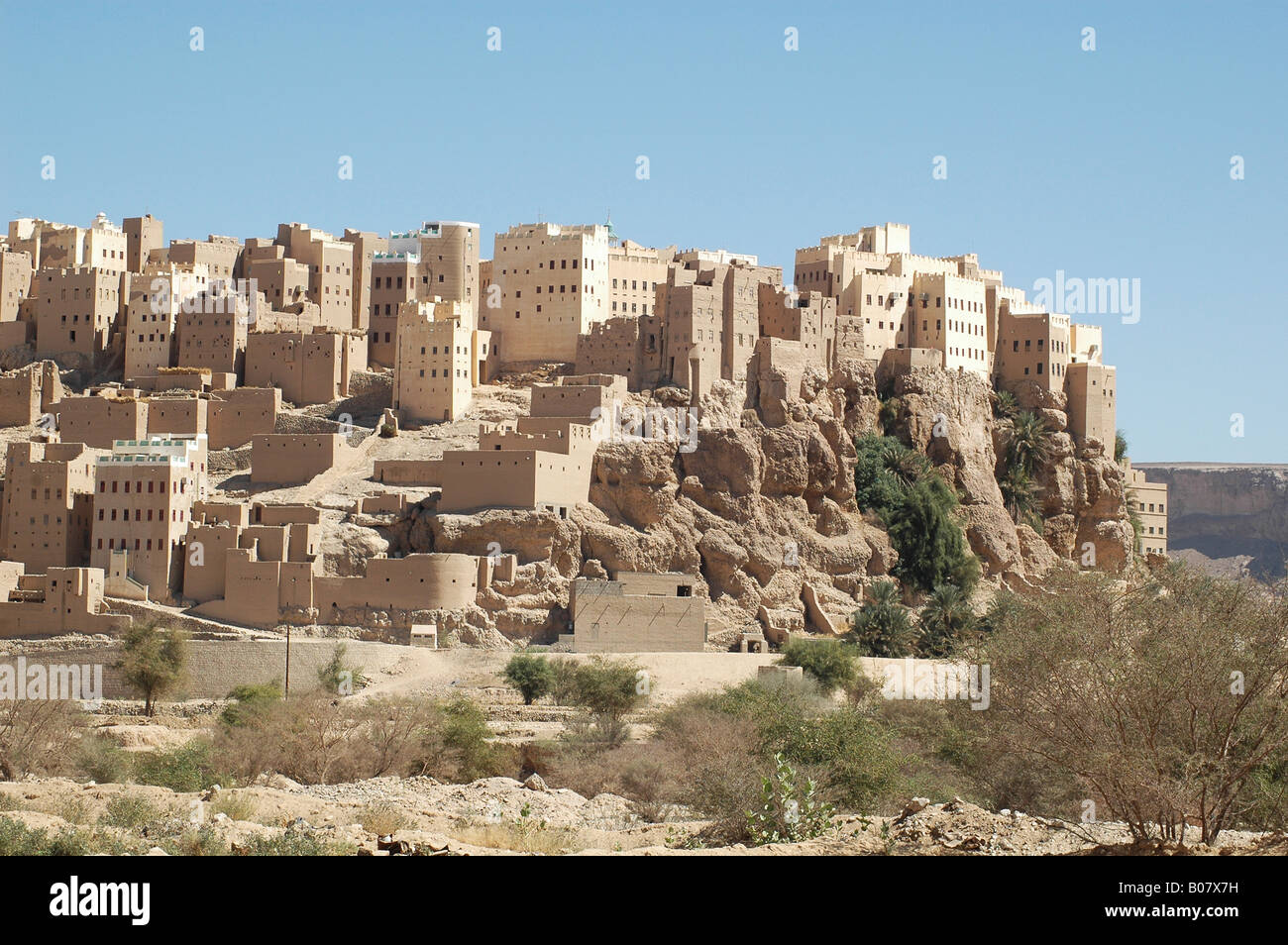 In Yemen's Wadi Do'an a village's sand-coloured houses rise from the terrain like children's building blocks Stock Photo
