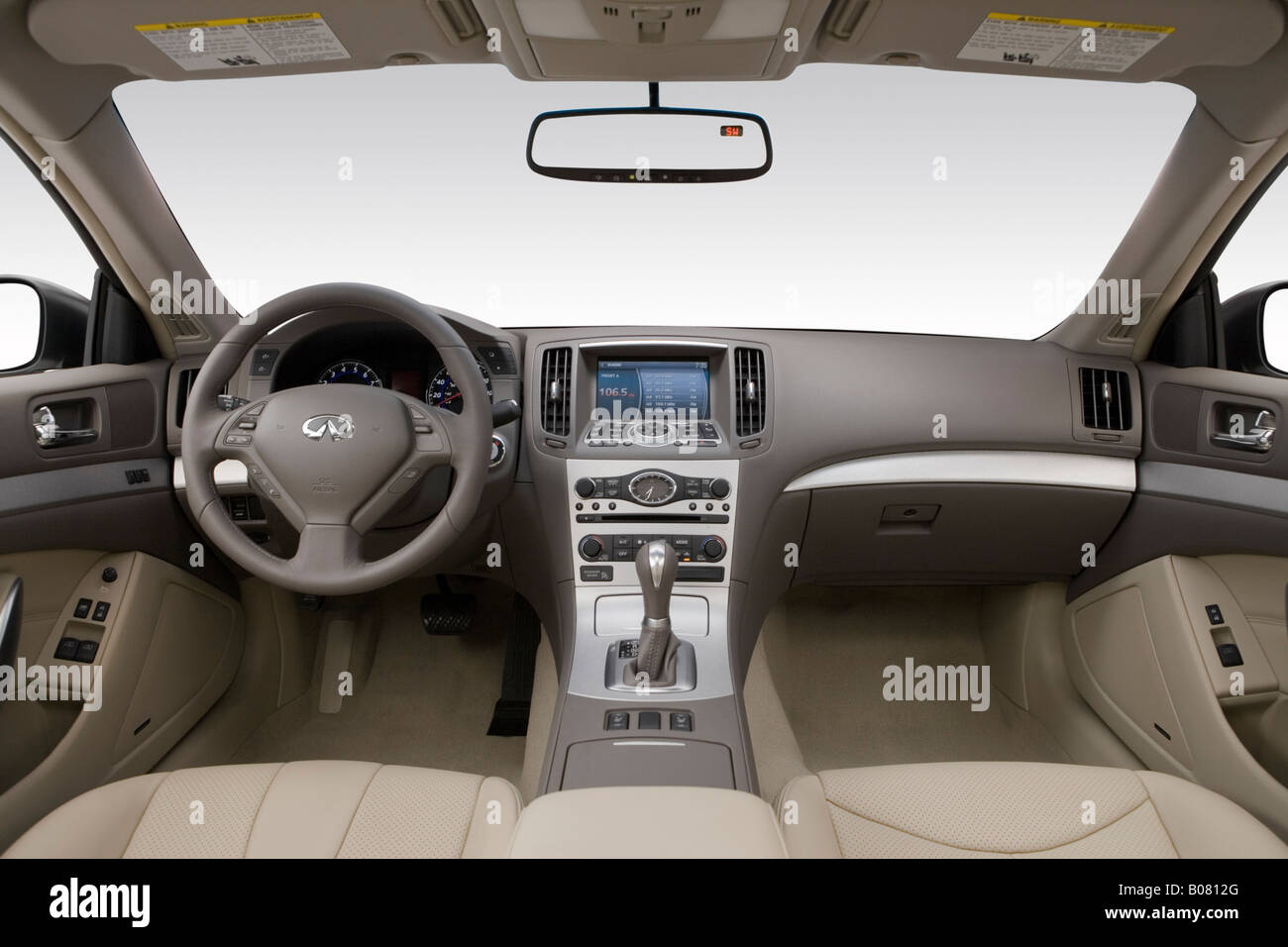 2008 Infiniti G Coupe G37 Journey in White Dashboard, center console