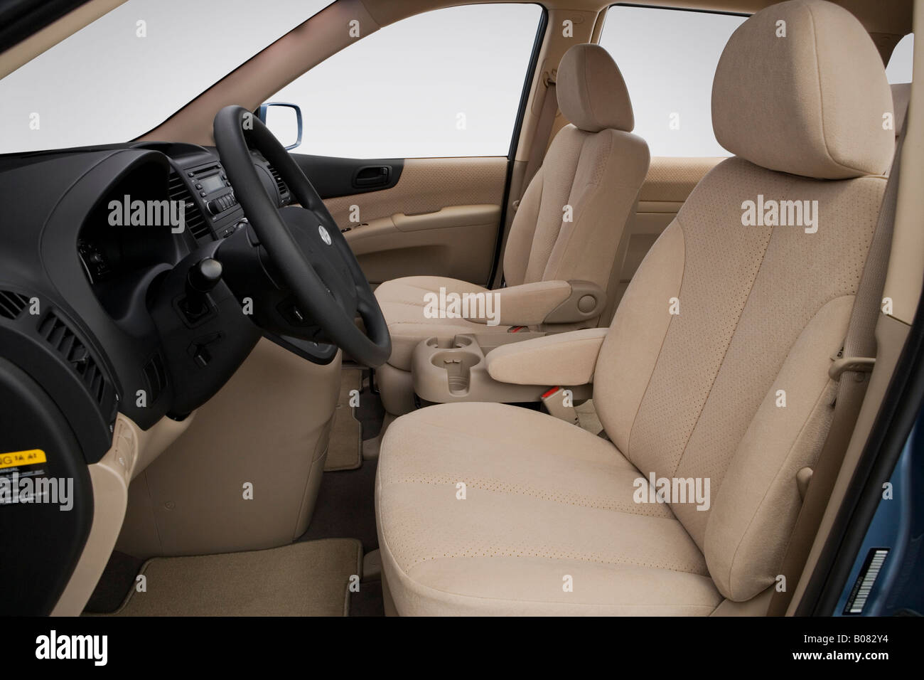 2008 Hyundai Entourage GLS in Blue Front seats Stock Photo Alamy