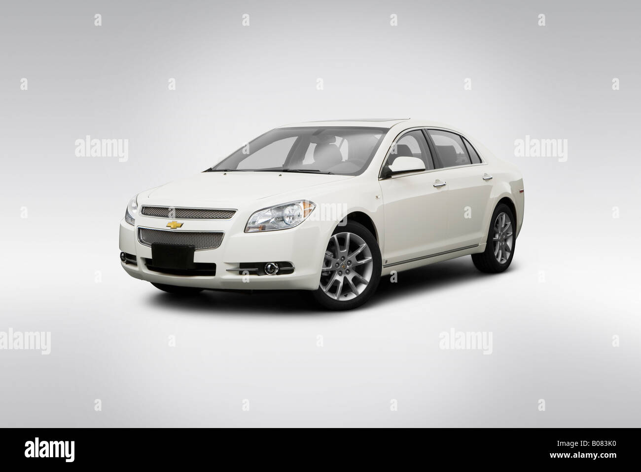 Carro Branco De Chevrolet Malibu Foto de Stock Editorial - Imagem de  mostra, malibu: 48978233