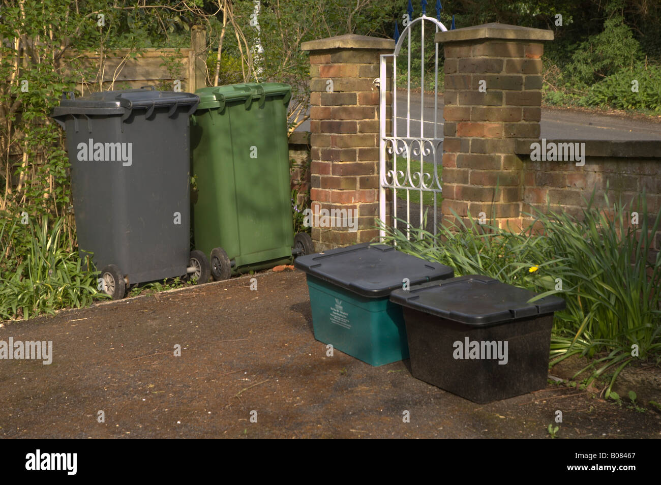 Wheely bins and recycling boxes Stock Photo - Alamy