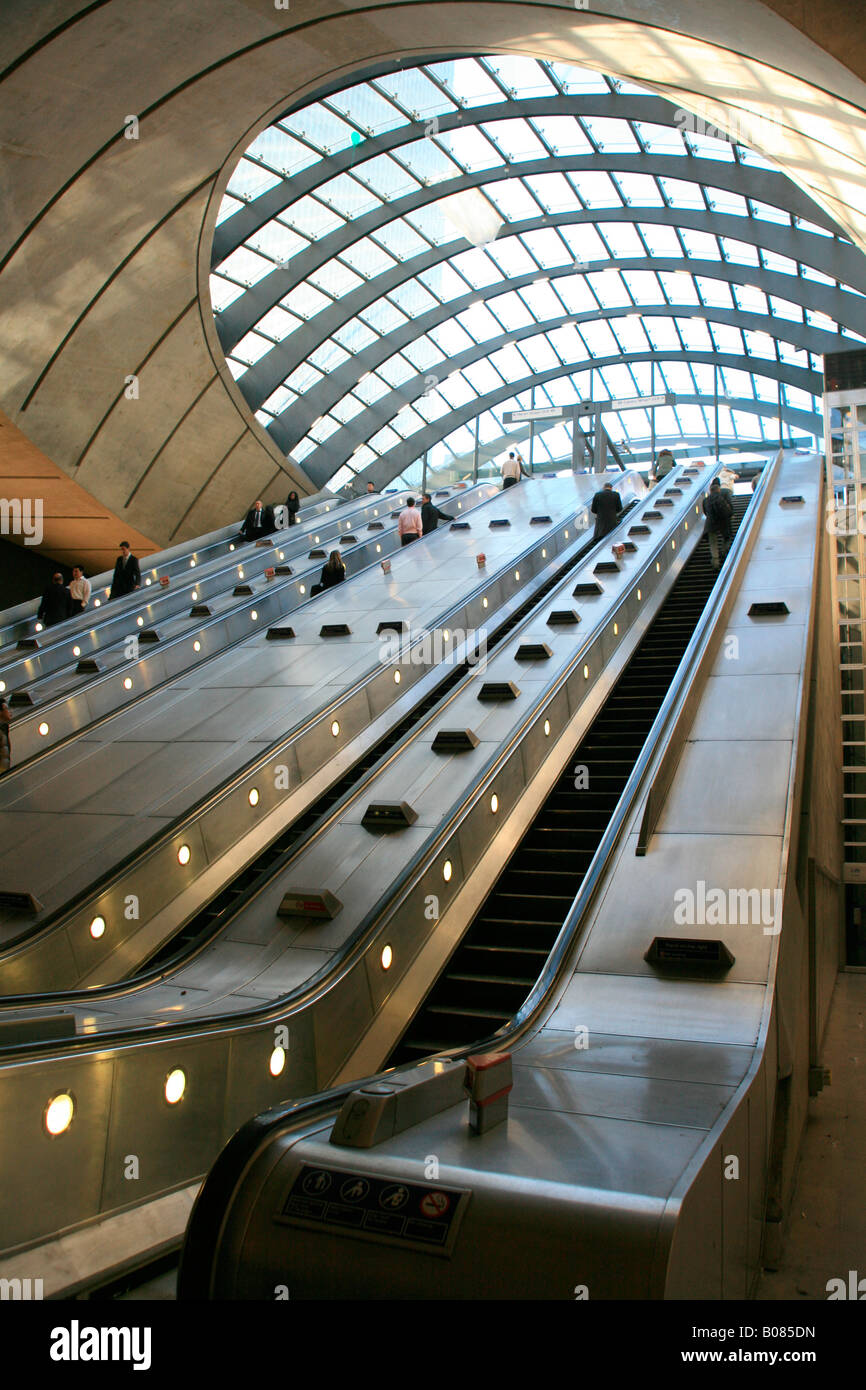 Canary wharf london underground hi-res stock photography and images - Alamy