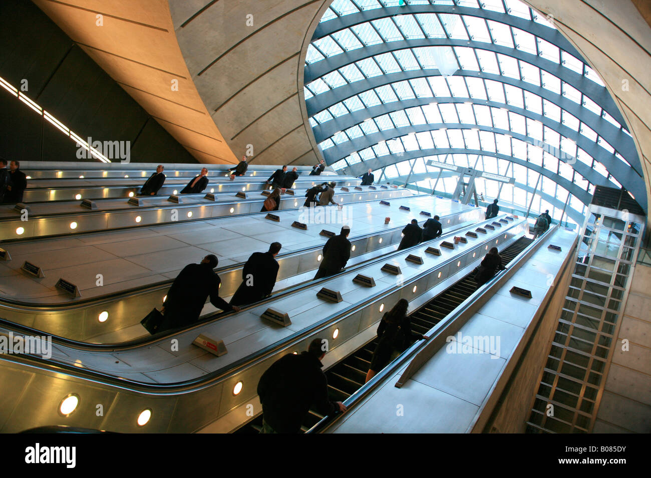 Canary Wharf London Underground Station Stock Photo - Alamy