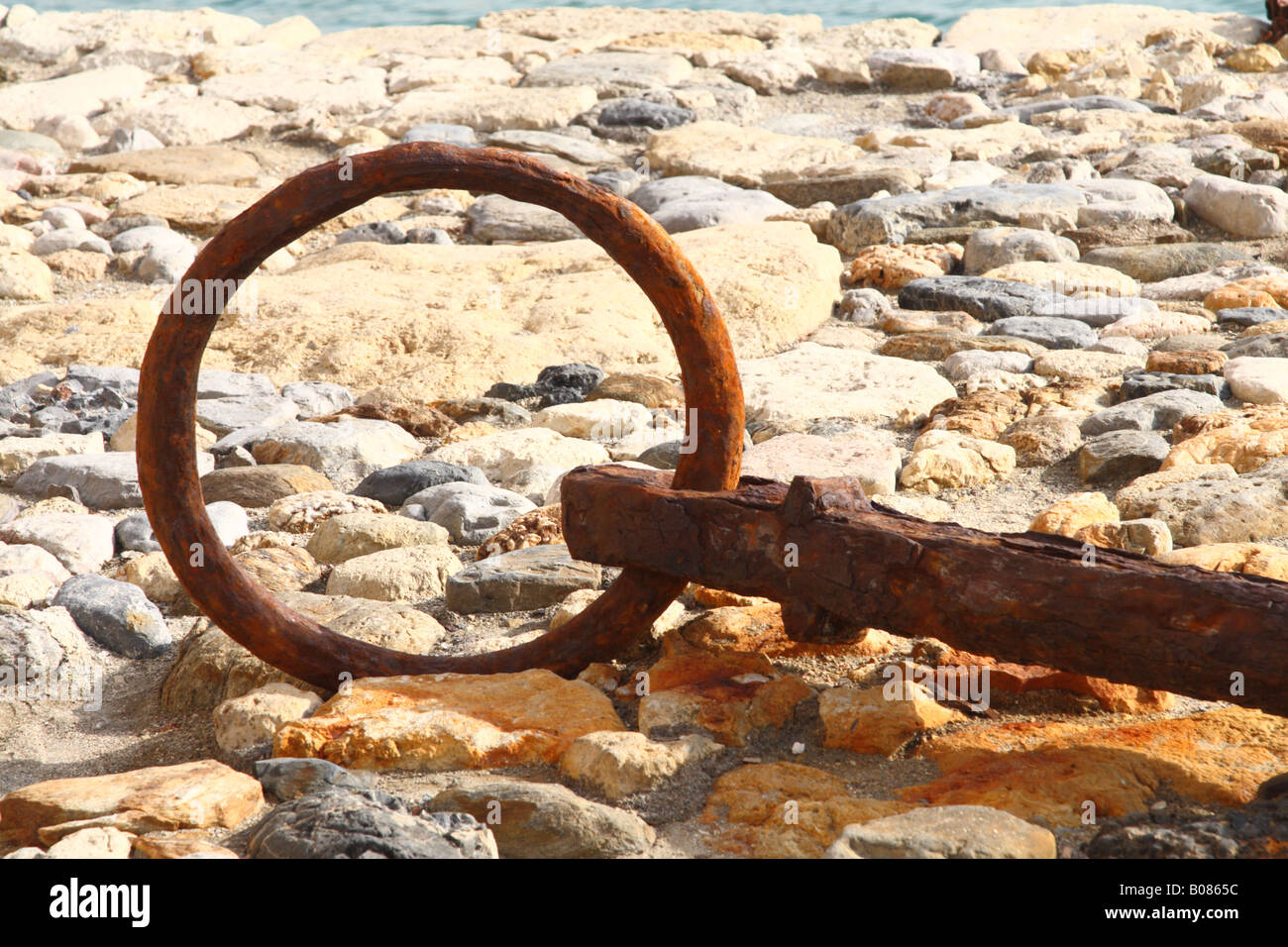 old rusted anchor Stock Photo - Alamy