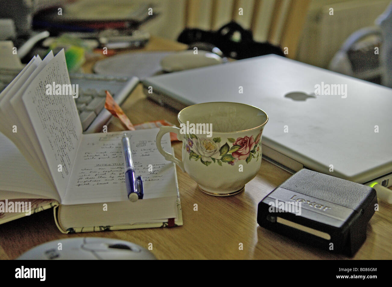 table, office, notebook, laptop, powerbook, keyboard, cardreader, pen, pencil, IT, working space, working environment, editing, Stock Photo