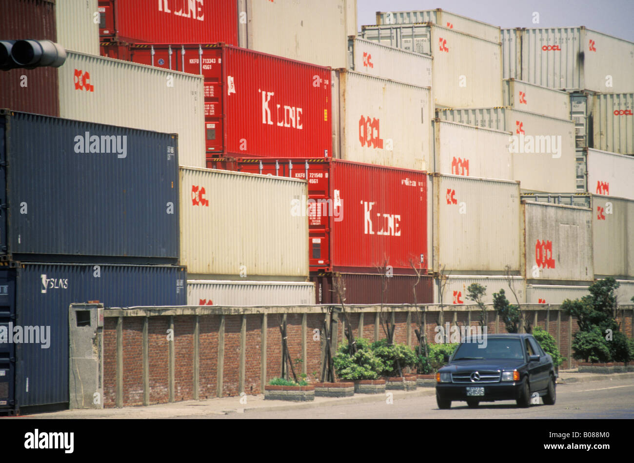 Goods in shipping containers hi-res stock photography and images - Alamy