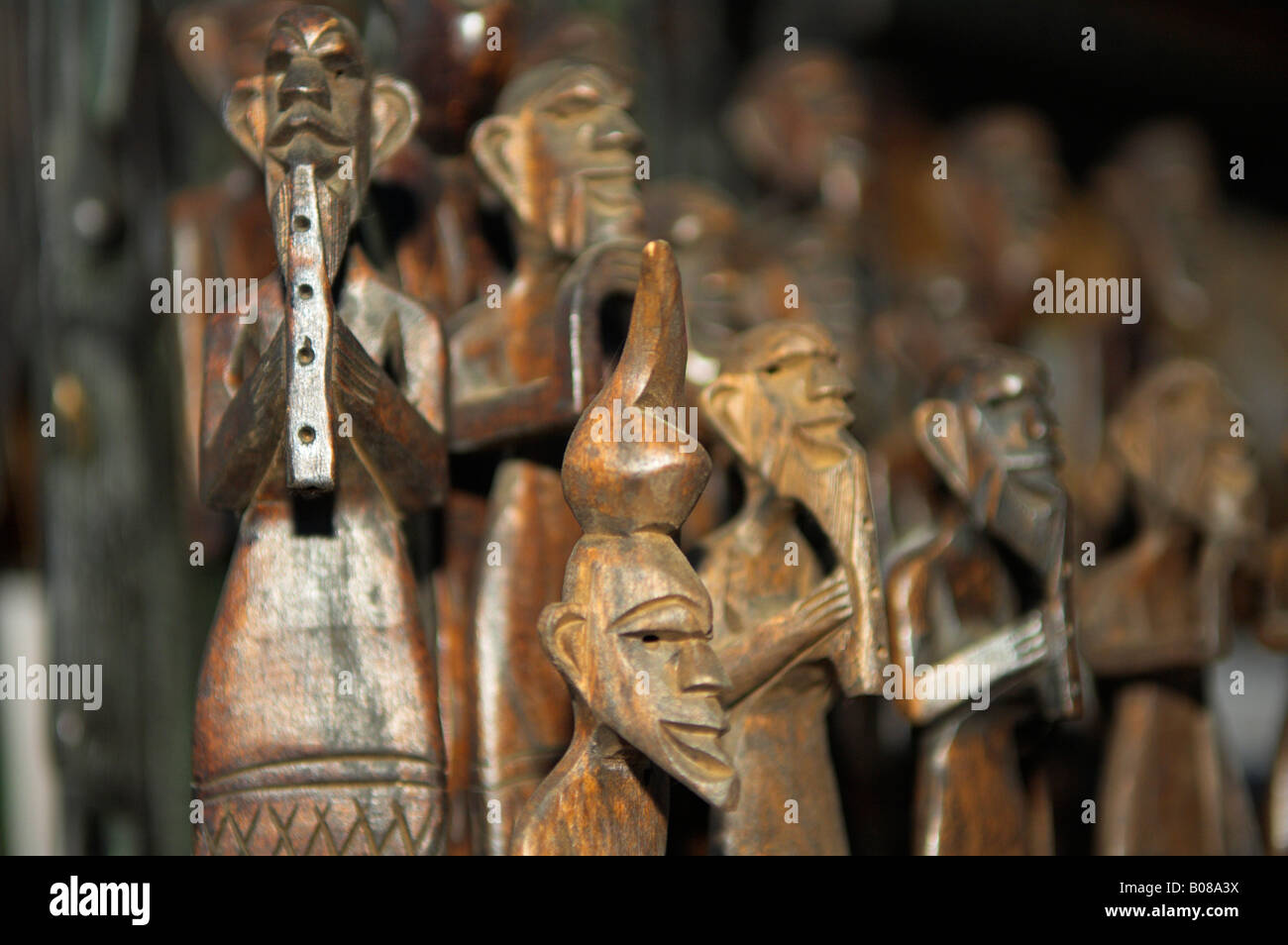 African wood carvings sale in hi-res stock photography and images - Alamy
