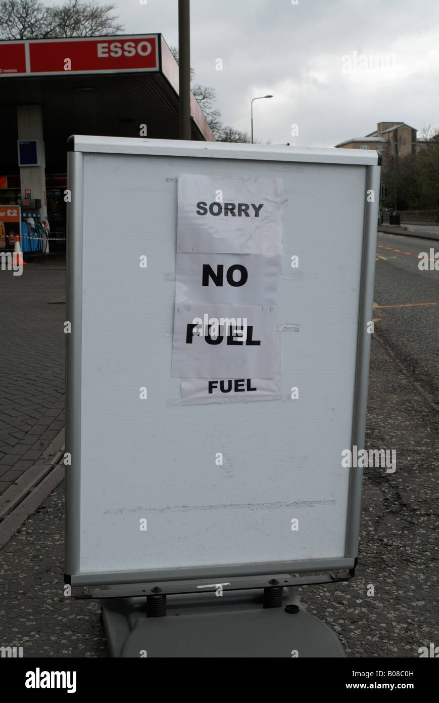 28th April 2008 - due to the Grangemouth workers strike this garage has run out of fuel Stock Photo