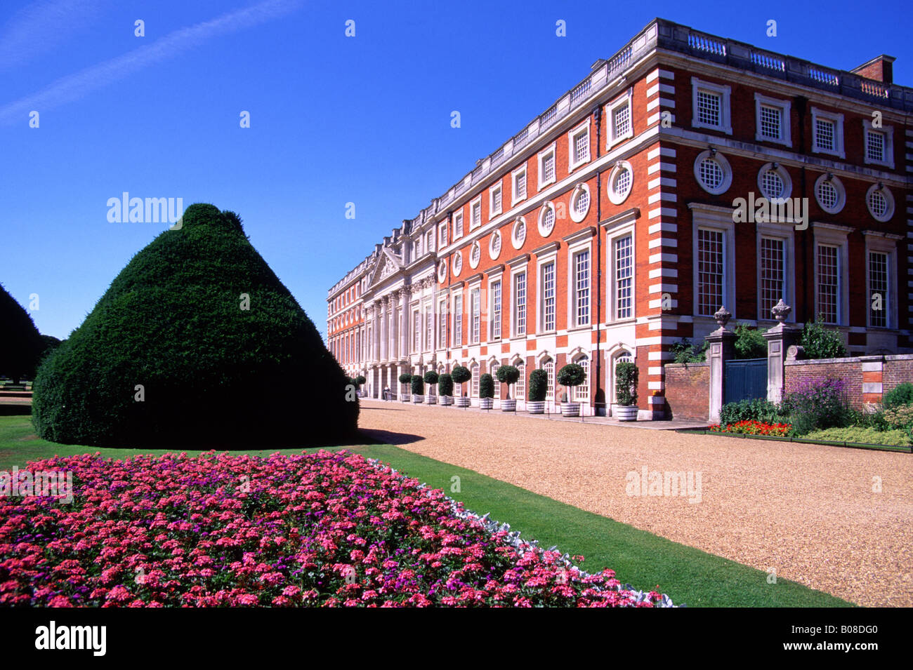 Hampton Court Palace Stock Photo Alamy