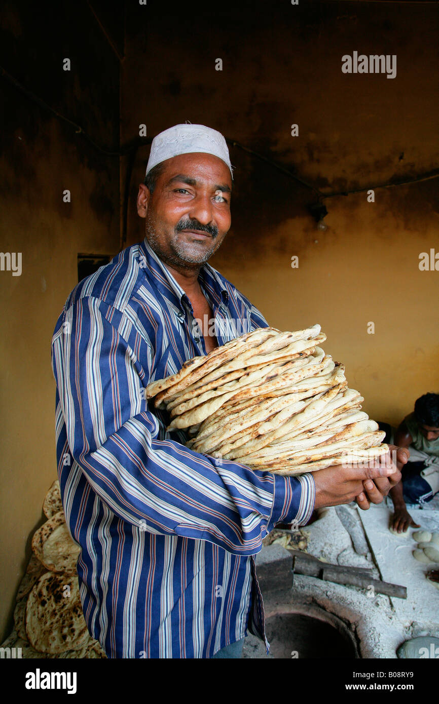 Man holding naan bread, Bareilly, Uttar Pradesh, India, Asia Stock Photo