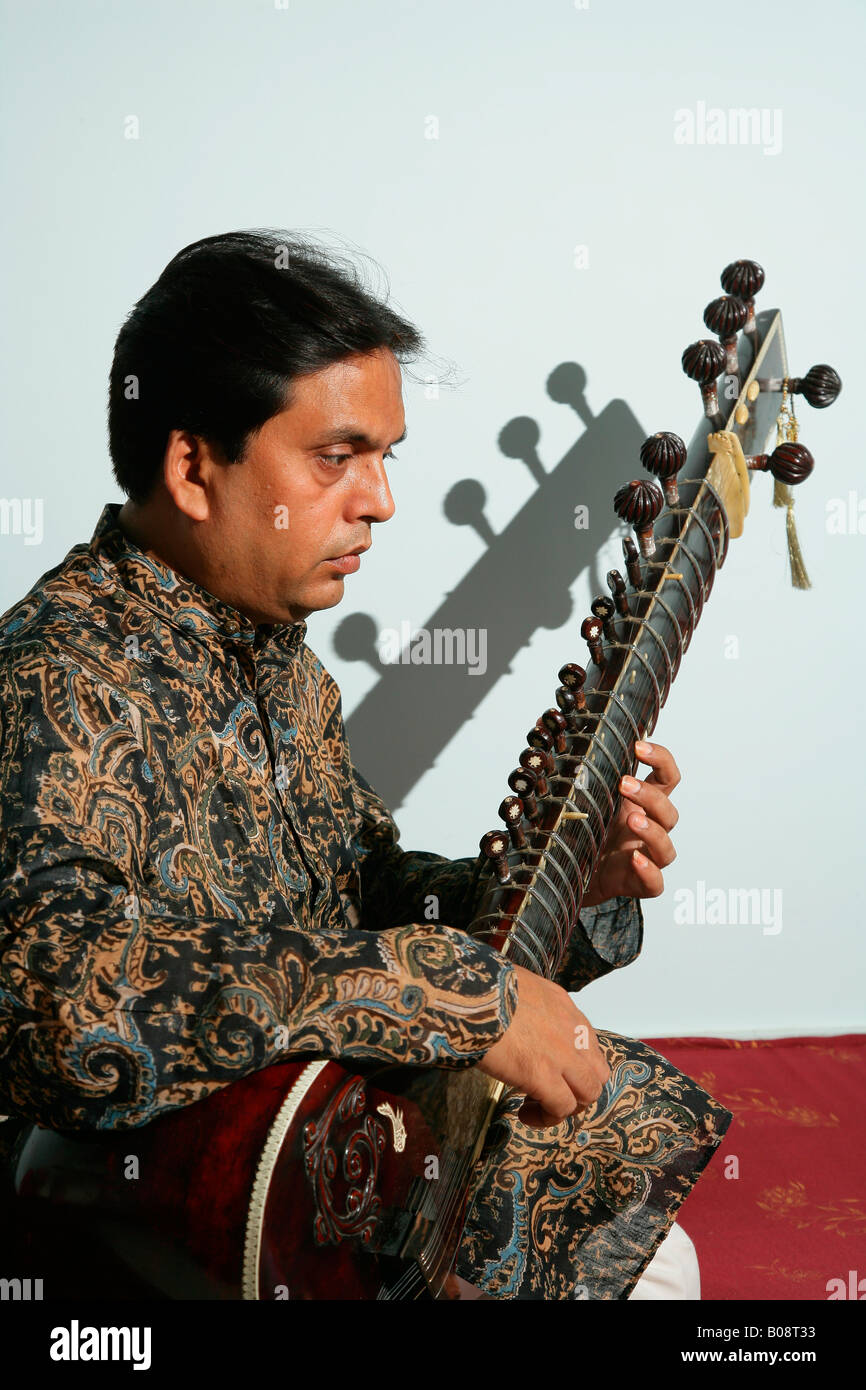 Sitar player hires stock photography and images Alamy