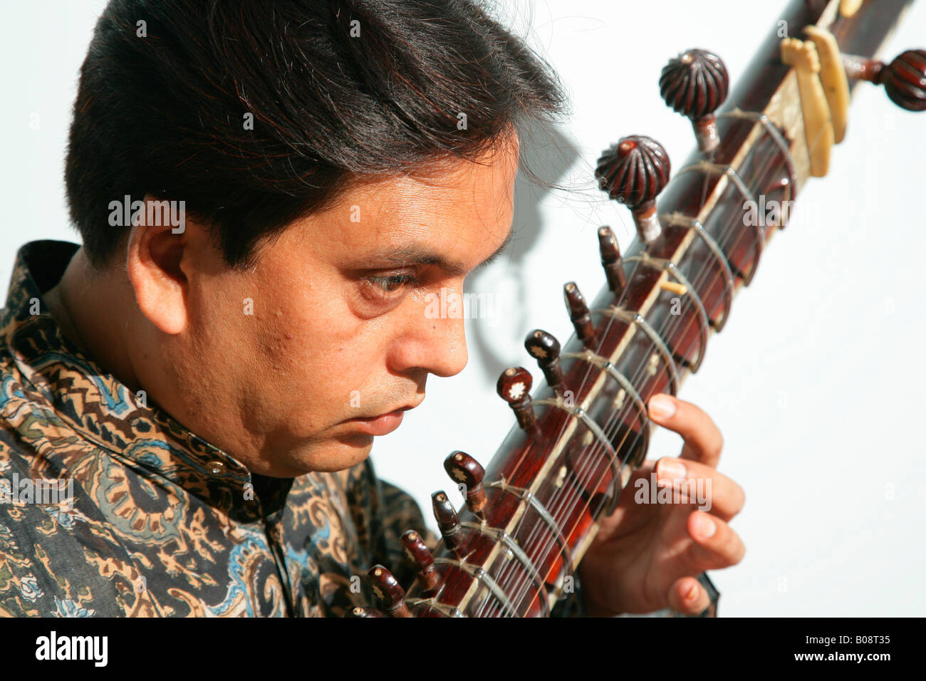 Sitar player hires stock photography and images Alamy