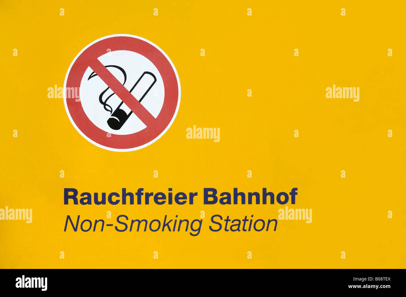 No smoking sign, Rauchfreier Bahnhof, Non-Smoking Station Stock Photo