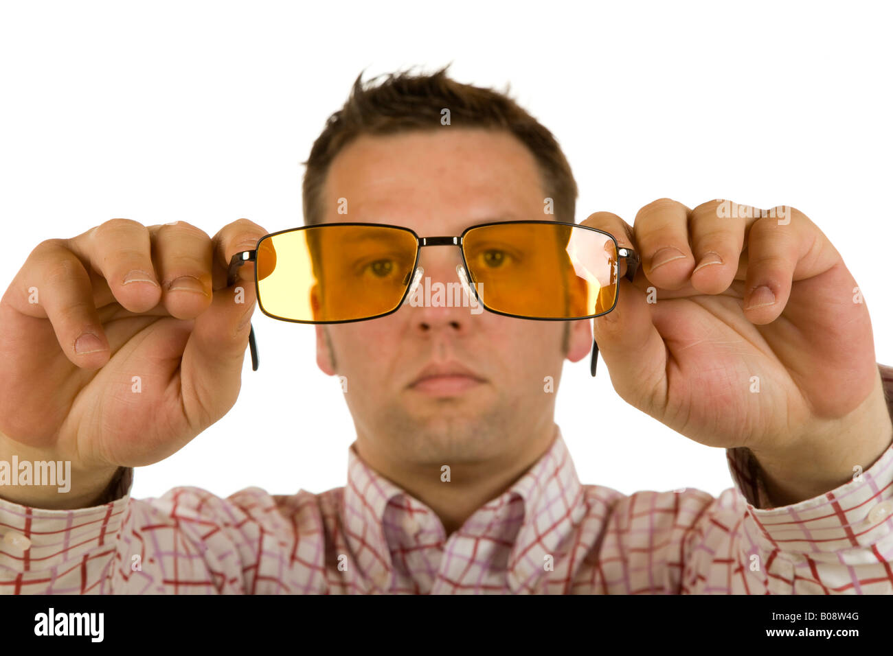 Hand holding glasses sunglasses hires stock photography and images Alamy