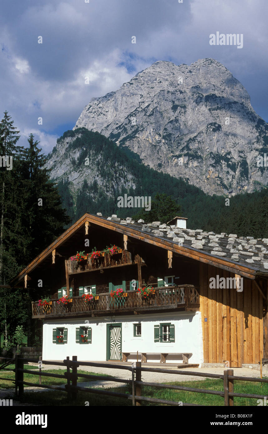 House in the Klausbacktal Valley, Nationalpark Berchtesgaden (Berchtesgaden National Park), Berchtesgadener Alpen (Berchtesgade Stock Photo