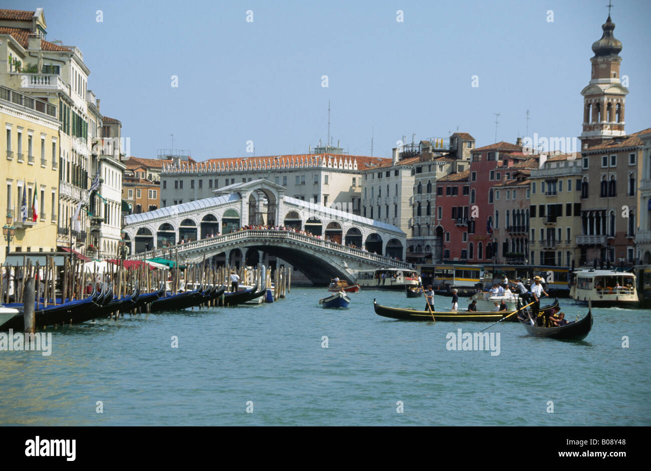Rialto Bridge on the Grand Canal Stock Photo - Alamy