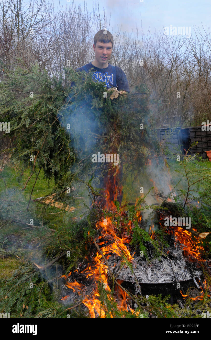 Burning Garden Waste, Using a fire bin to burn garden waste…