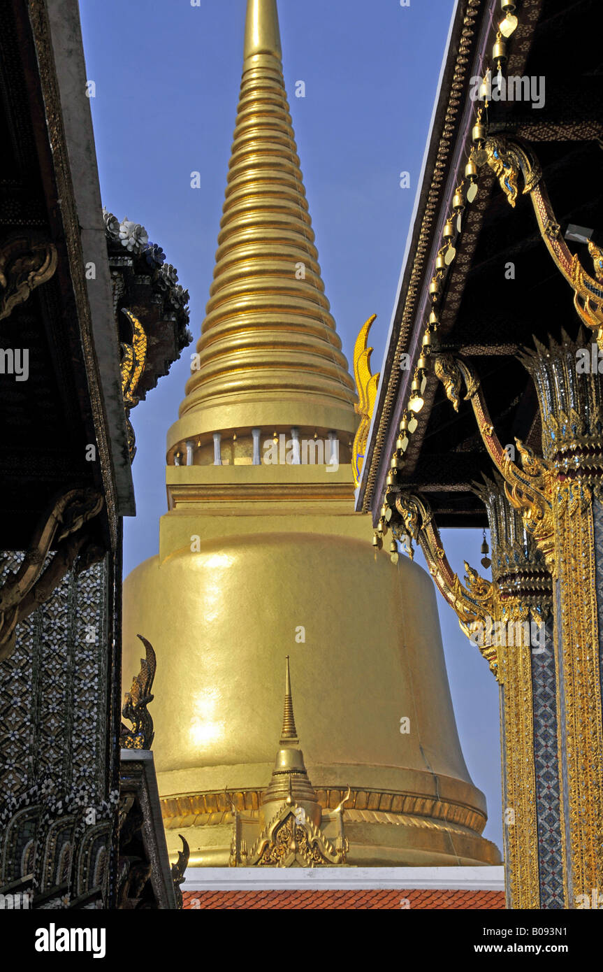 golden Chedi (Phra Sri Ratana) at Wat Phra Kaeo, big palace, Thailand, Bangkok Stock Photo
