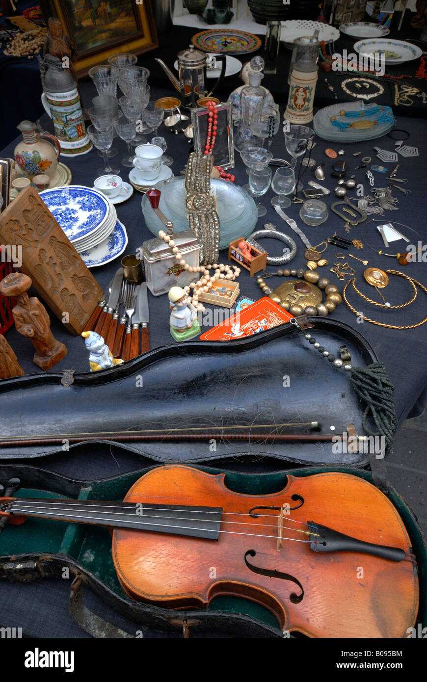 Handel instrumente hi-res stock photography and images - Alamy